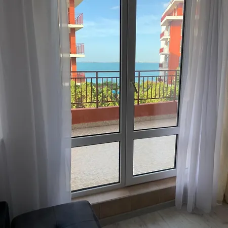 Daire Noks- Marina- Avalonia