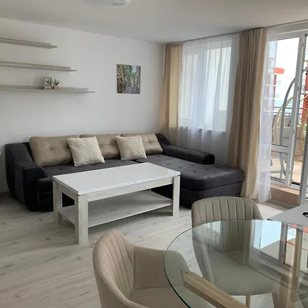 Daire Noks- Marina- Avalonia